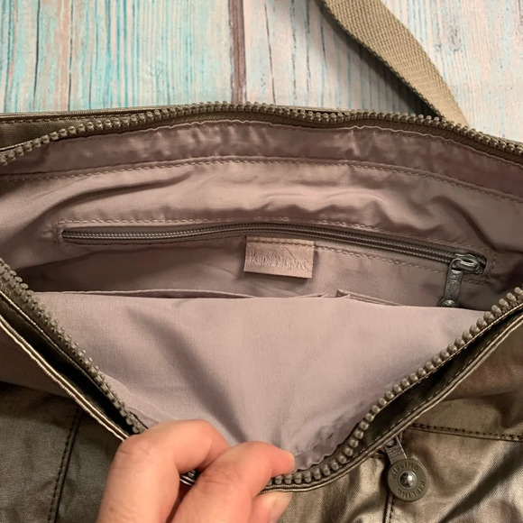 Kipling metallic gray crossbody bag medium size - Picture 4 of 8